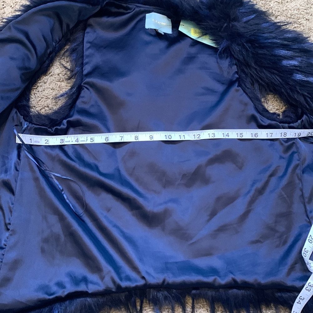 Skies Are Blue Faux Fur Vest size Small - Picture 9 of 10